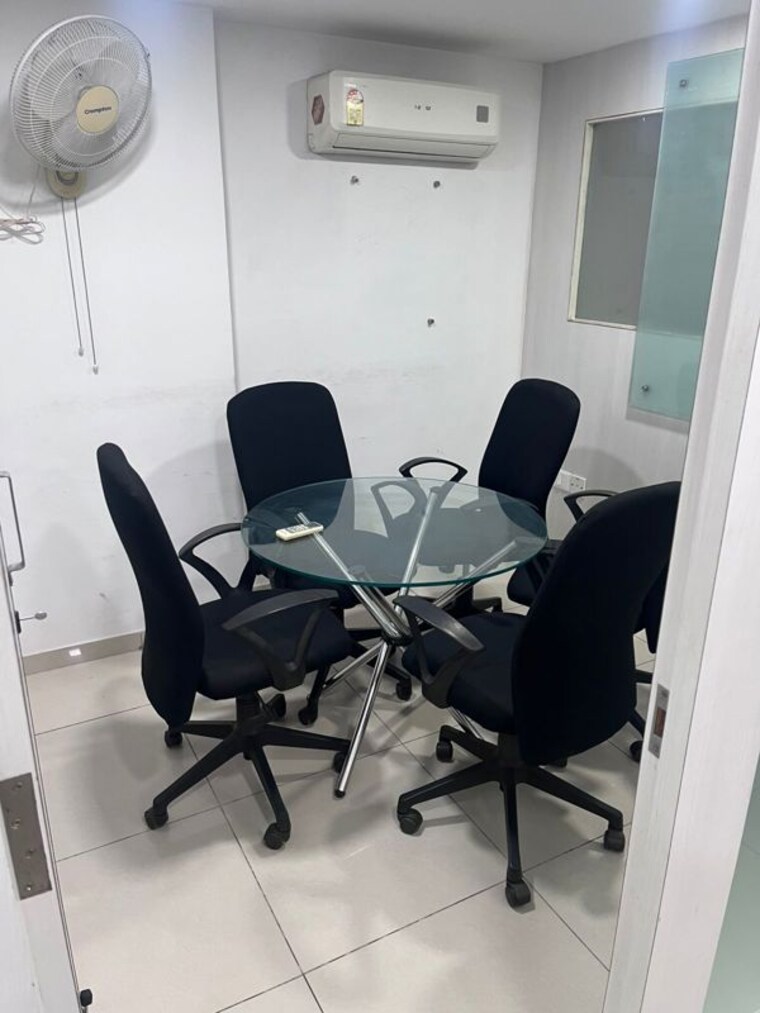 Team Area, dev-aurum Commercial Office Space 800 Sq.Ft. In Prahlad Nagar Ahmedabad 9931115