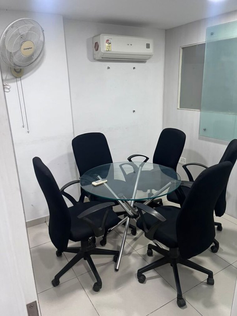 Team Area, dev-aurum Commercial Office Space 800 Sq.Ft. In Prahlad Nagar Ahmedabad 9931115