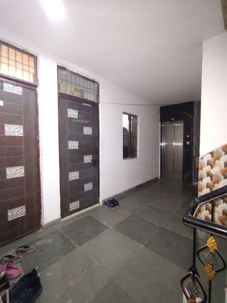  Parking, katwaria sarai 1 RK 350 Sq.Ft. Apartment In Katwaria Sarai Delhi 9931125