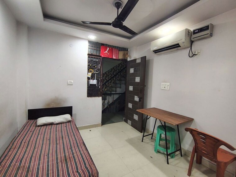 Master Bedroom, katwaria sarai 1 RK 350 Sq.Ft. Apartment In Katwaria Sarai Delhi 9931125