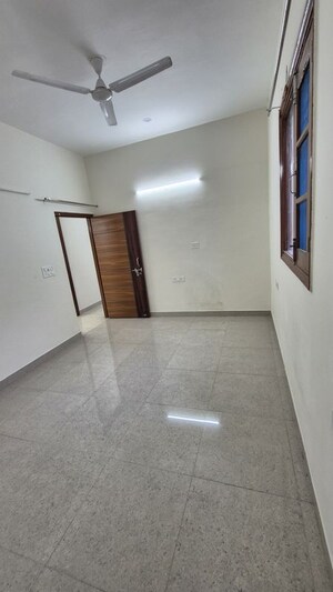 Room in 2 BHK Apartment at Amrapali Heartbeat City, Sector 107 – for Rent