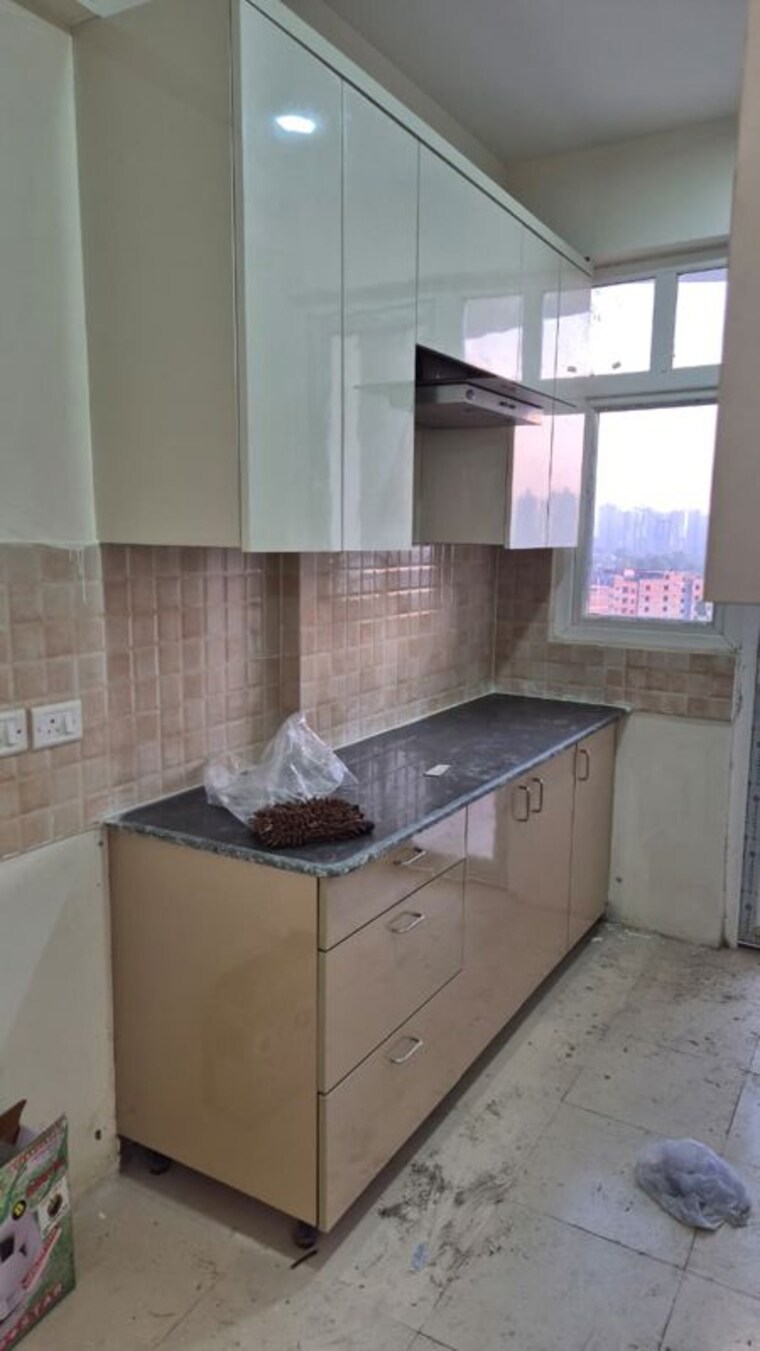 Kitchen, amrapali-heartbeat-city 3 Bedroom 1350 Sq.Ft. Apartment In Sector 107 Noida 9931136