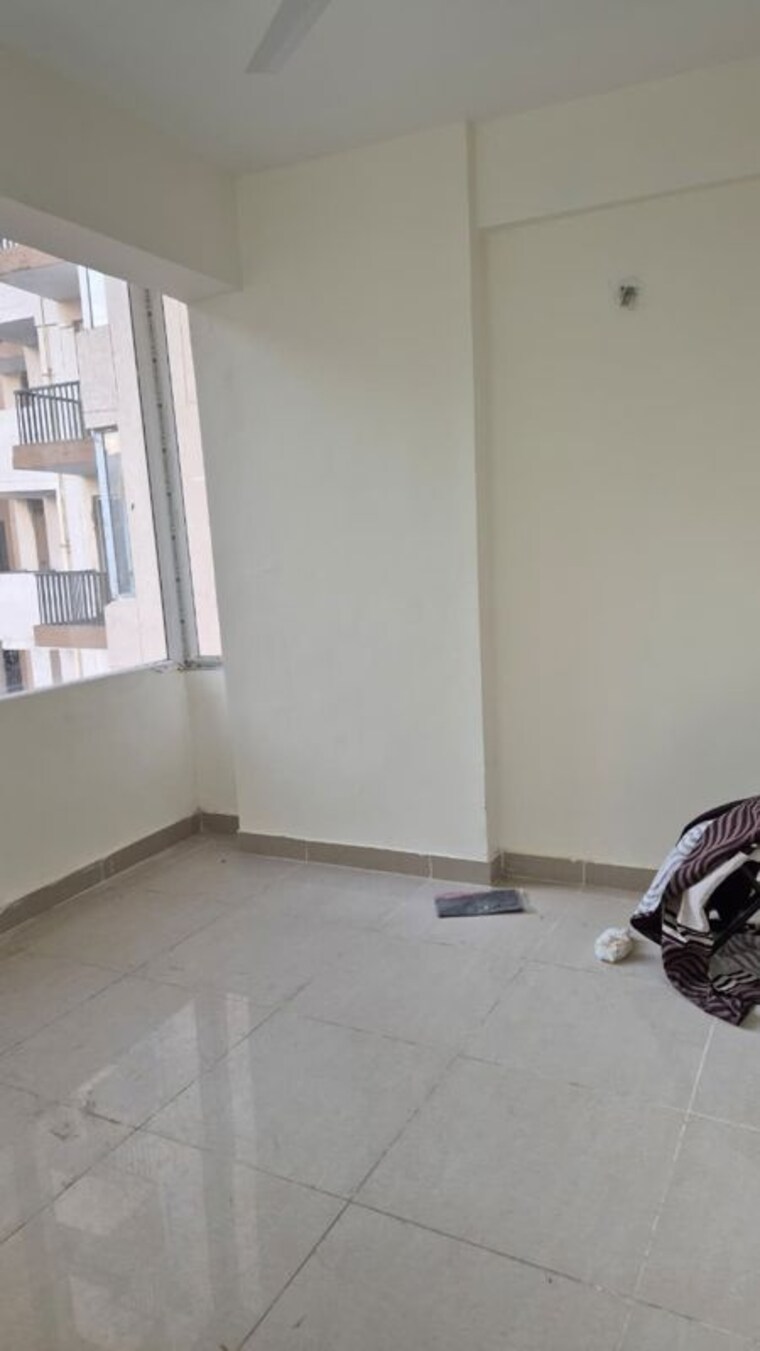 Room, amrapali-heartbeat-city 3 Bedroom 1350 Sq.Ft. Apartment In Sector 107 Noida 9931136