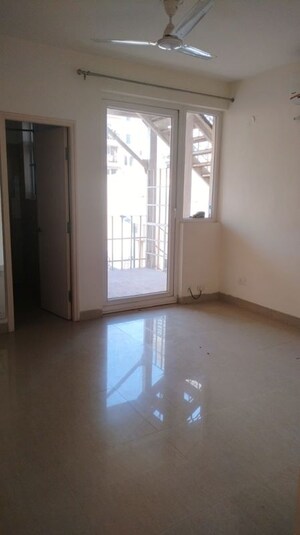 Room in 3.5 BHK Apartment at Emaar Emerald Floors Premier, Sector 65 – for Rent