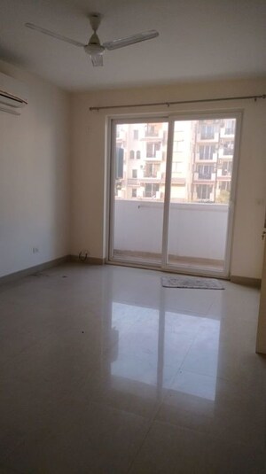 Room in 3.5 BHK Apartment at Emaar Emerald Floors Premier, Sector 65 – for Rent