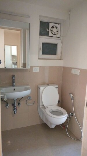 Bathroom in 3.5 BHK Apartment at Emaar Emerald Floors Premier, Sector 65 – for Rent