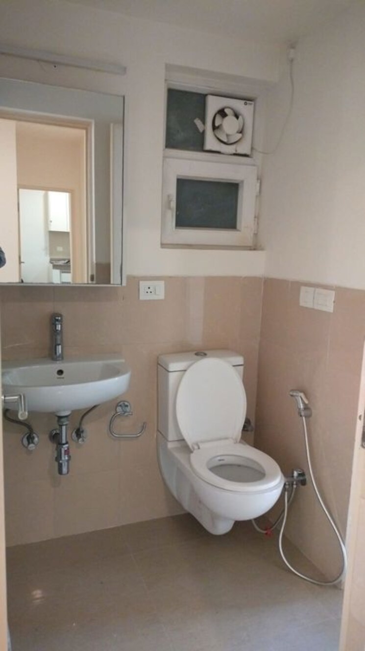 Bathroom, emaar-emerald-floors-premier 3.5 Bedroom 1650 Sq.Ft. Apartment In Sector 65 Gurgaon 9929537