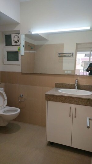 Bathroom in 3.5 BHK Apartment at Emaar Emerald Floors Premier, Sector 65 – for Rent