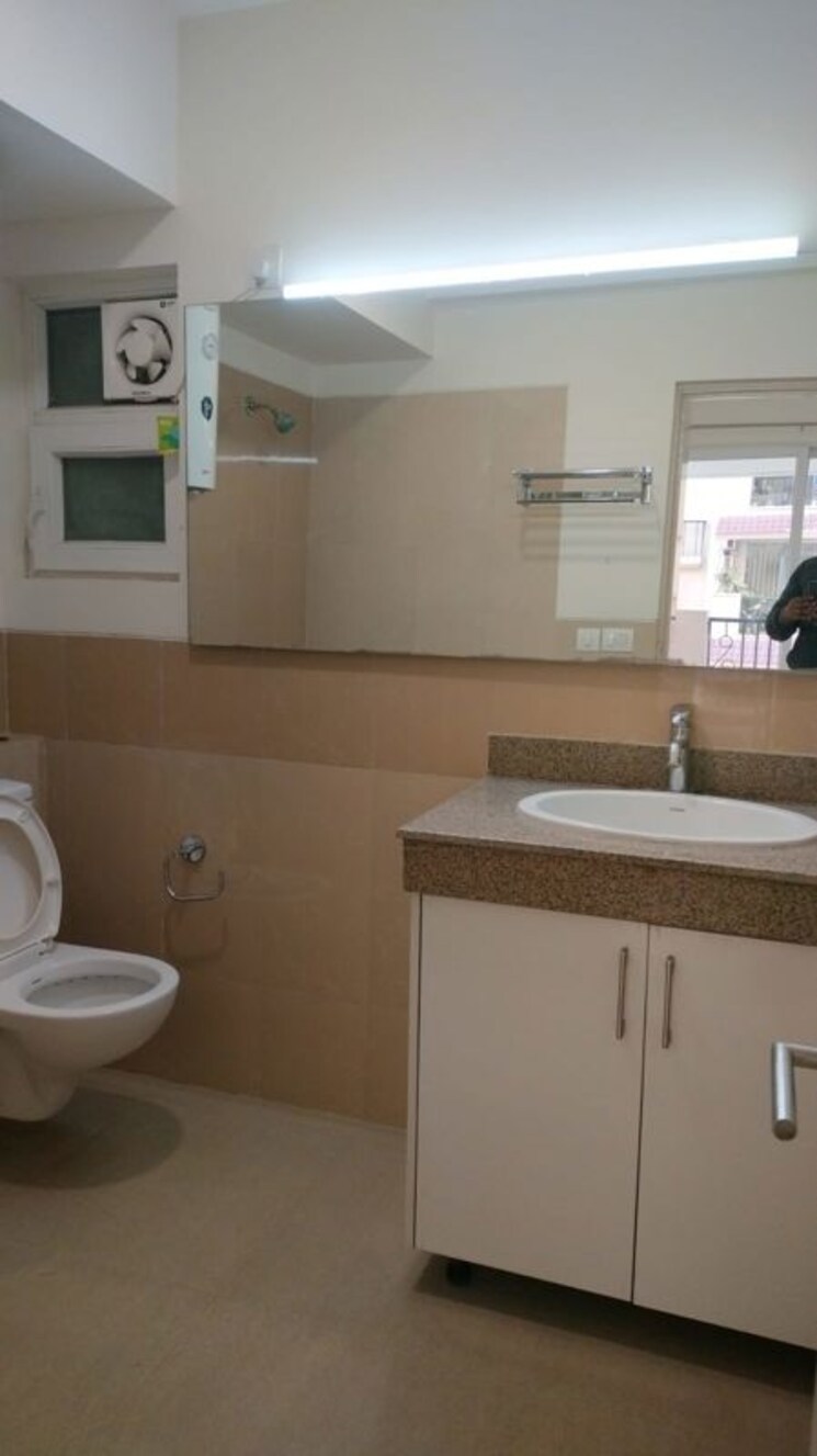 Bathroom, emaar-emerald-floors-premier 3.5 Bedroom 1650 Sq.Ft. Apartment In Sector 65 Gurgaon 9929537