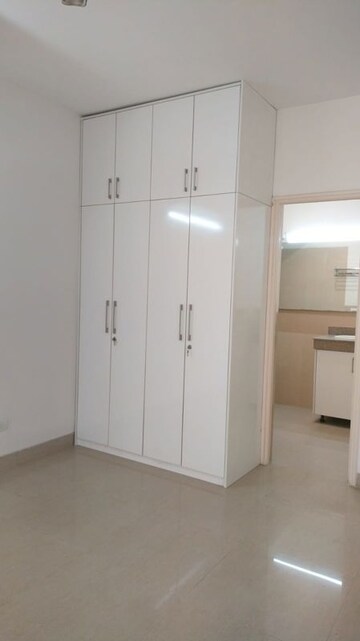 Room in 3.5 BHK Apartment at Emaar Emerald Floors Premier, Sector 65 – for Rent