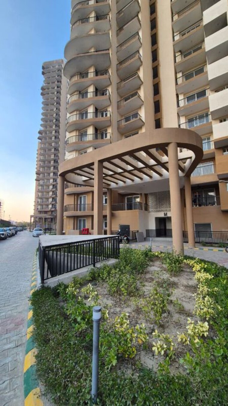 Exterior View, amrapali-heartbeat-city 3 Bedroom 1735 Sq.Ft. Apartment In Sector 107 Noida 9931140