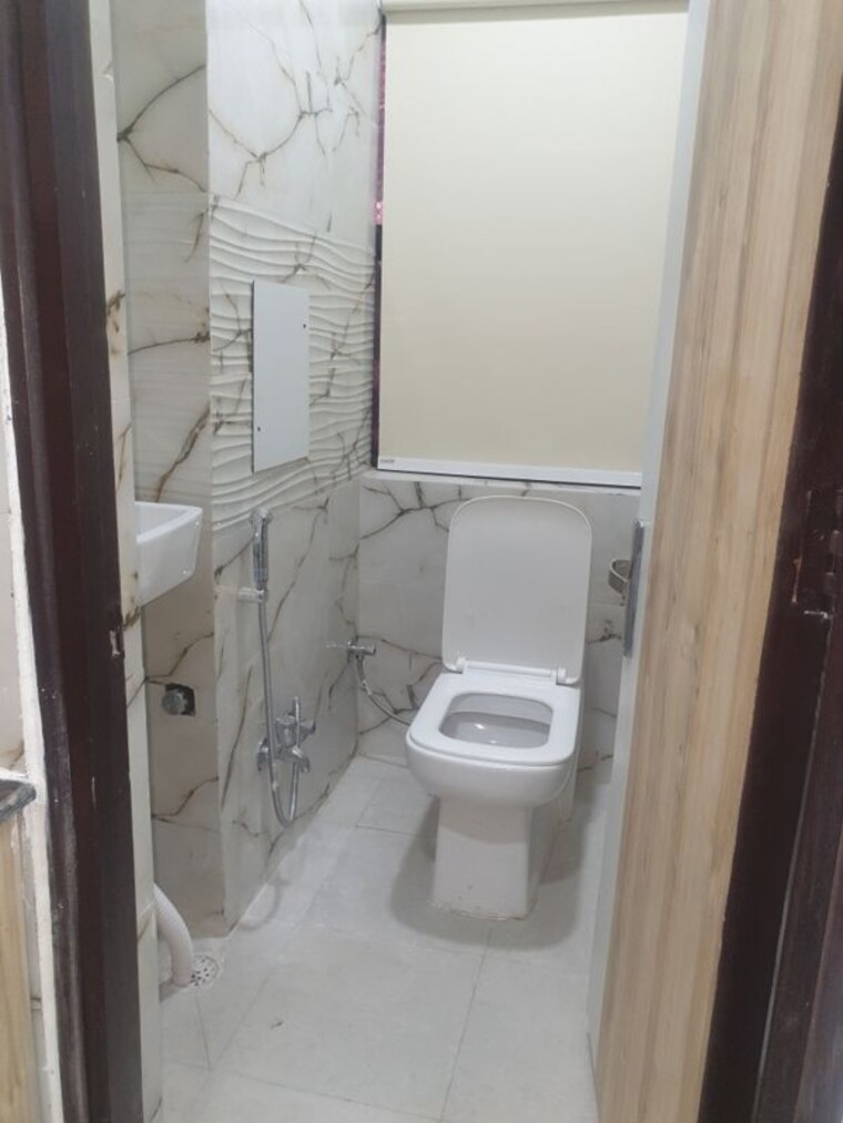 Bathroom, netaji subhash place Commercial Office Space 453 Sq.Ft. In Netaji Subhash Place Delhi 9931145