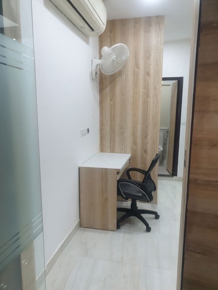 Bathroom, netaji subhash place Commercial Office Space 453 Sq.Ft. In Netaji Subhash Place Delhi 9931145