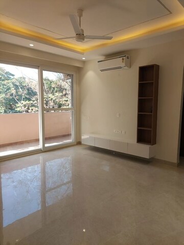 Room in 4 BHK Builder Floor at Ansal Api Versalia 2, Sector 67a – for Rent