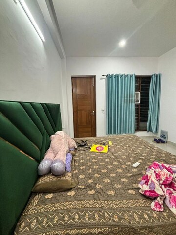 Bedroom in 2 BHK Builder Floor at Sector 38 – for Rent