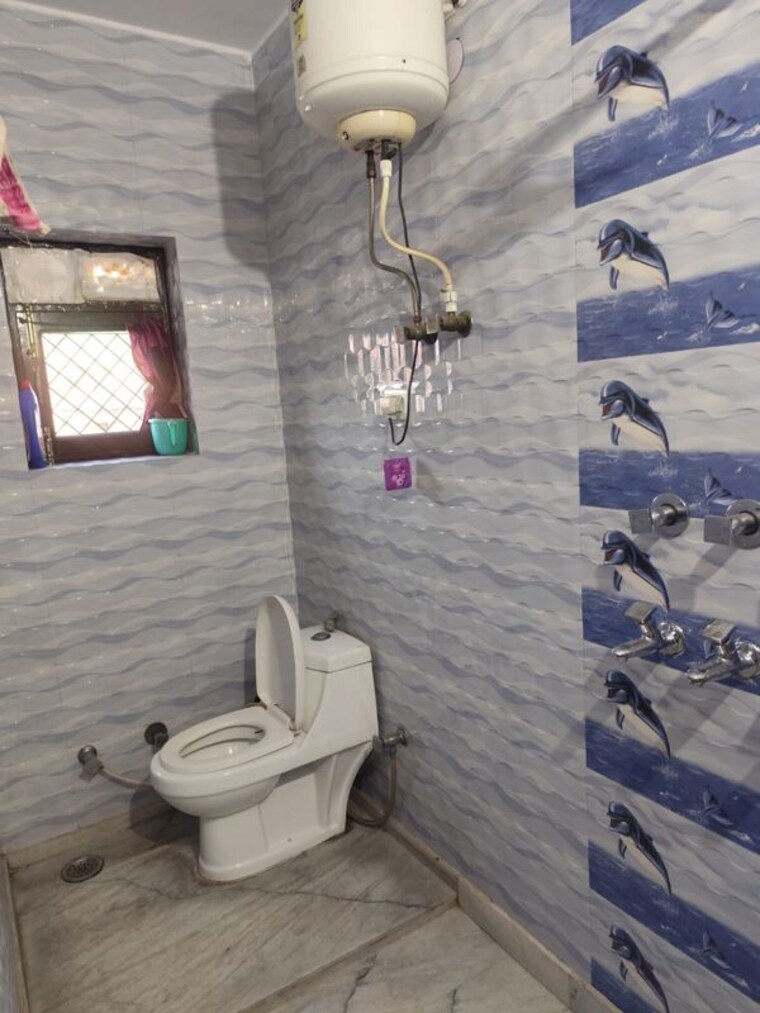 Bathroom, lok vihar 6+ Bedroom 187 Sq.Yd. Independent House In Lok Vihar Delhi 9931169
