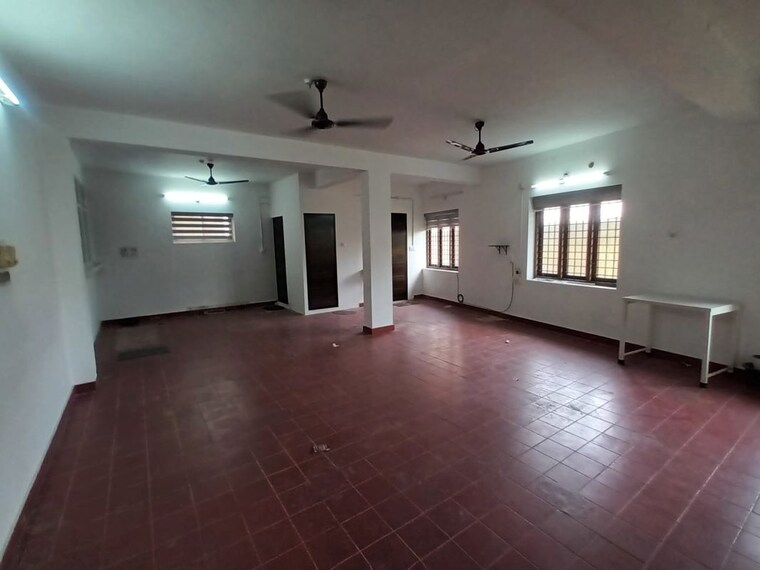 Room, ernakulam Commercial Office Space 1000 Sq.Ft. In Ernakulam Kochi 9931163