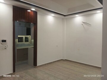 Room in 6+ BHK Independent House at Kohat Enclave – for Sale