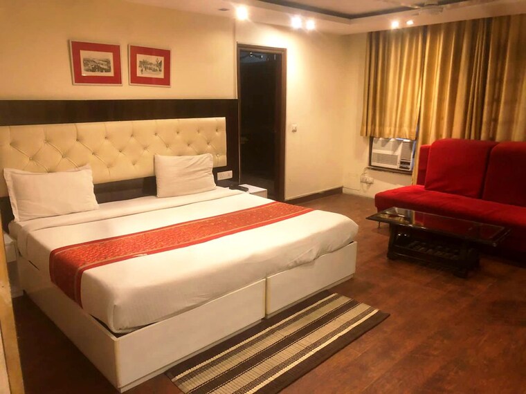Master Bedroom, greater kailash ii 6+ Bedroom 5000 Sq.Ft. Builder Floor In Greater Kailash ii Delhi 9931207