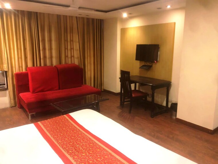 Master Bedroom, greater kailash ii 6+ Bedroom 5000 Sq.Ft. Builder Floor In Greater Kailash ii Delhi 9931207