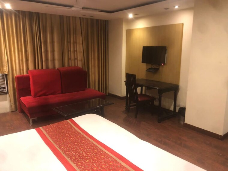 Master Bedroom, greater kailash ii 6+ Bedroom 5000 Sq.Ft. Builder Floor In Greater Kailash ii Delhi 9931207