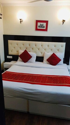 Master Bedroom in 6+ BHK Builder Floor at Greater Kailash ii – for Rent