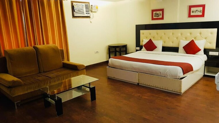 Master Bedroom, greater kailash ii 6+ Bedroom 5000 Sq.Ft. Builder Floor In Greater Kailash ii Delhi 9931207