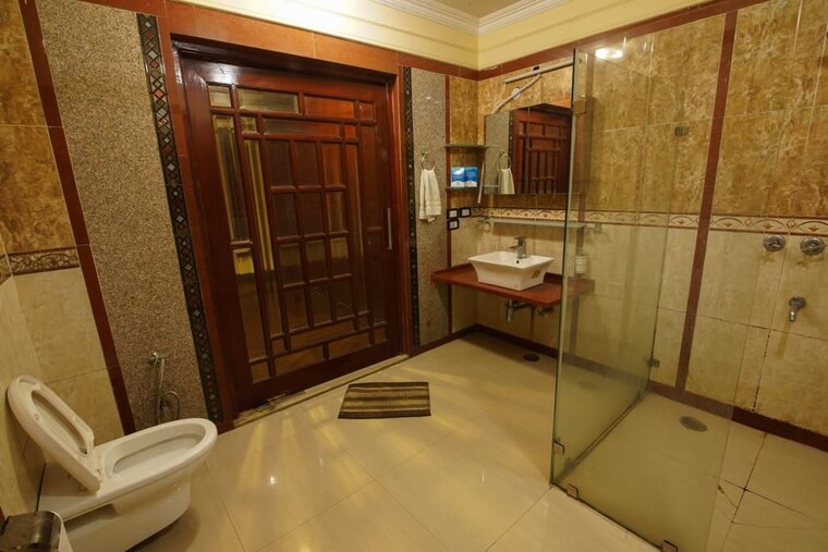 Attached Bathroom, greater kailash ii 6+ Bedroom 5000 Sq.Ft. Builder Floor In Greater Kailash ii Delhi 9931207