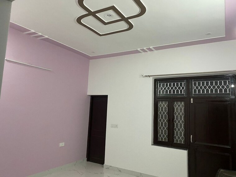 Room, sector swarn nagri 2 Bedroom 200 Sq.Mt. Independent House In Sector Swarn Nagri Greater Noida 9931209