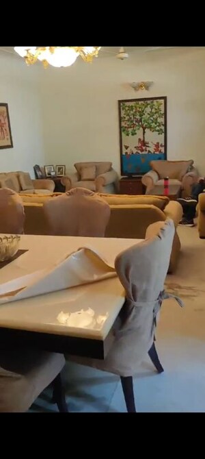 Master Bedroom in 3 BHK Independent House at Sector 21c – for Rent