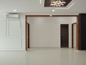 Room in 4 BHK Apartment at Prestige Beverly Hills, Kokapet – for Rent