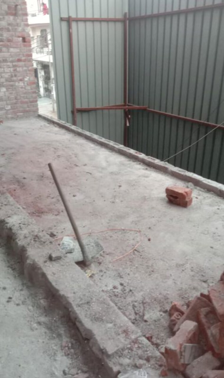 Balcony, ashok nagar 3 Bedroom 200 Sq.Yd. Builder Floor In Ashok Nagar Ghaziabad 9931253