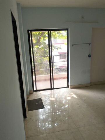Room in 2 BHK Apartment at Aditya Towers Lulla Nagar, Lulla Nagar – for Rent