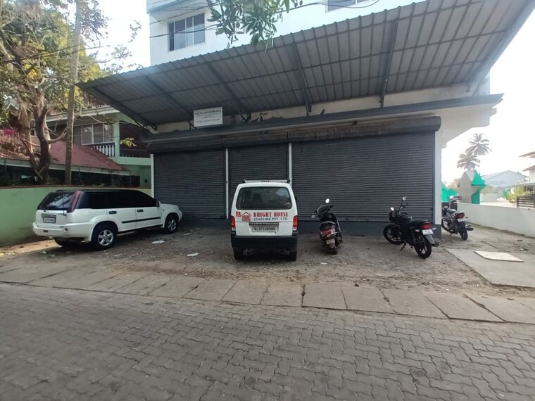  Parking, ernakulam Commercial Warehouse 2000 Sq.Ft. In Ernakulam Kochi 9931269