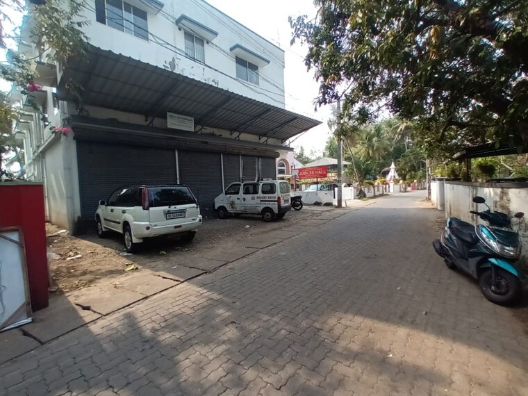  Parking, ernakulam Commercial Warehouse 2000 Sq.Ft. In Ernakulam Kochi 9931269