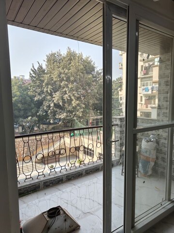 Balcony in 1.5 BHK Apartment at Kisan Tower, Sector 51 – for Rent