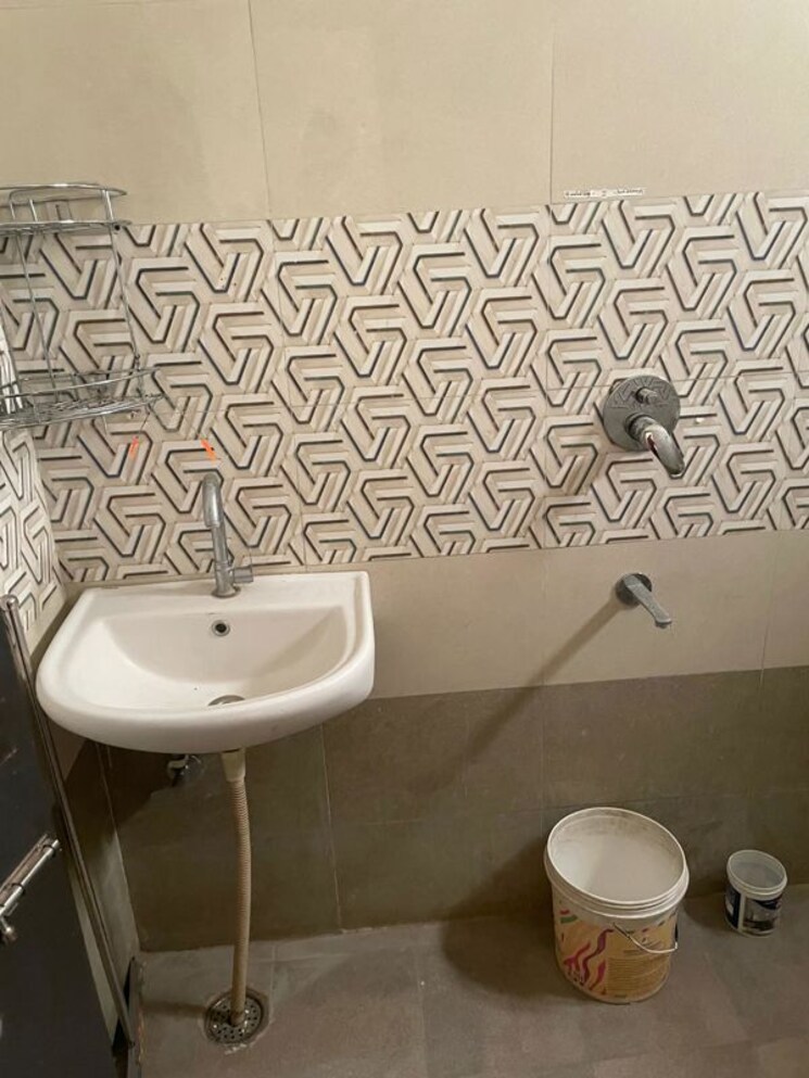 Bathroom, vip road 1 RK 750 Sq.Ft. Apartment In Vip Road Zirakpur 9931305