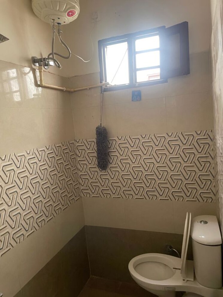 Bathroom, vip road 1 RK 750 Sq.Ft. Apartment In Vip Road Zirakpur 9931305