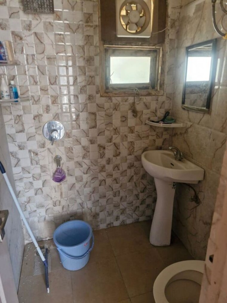 Bathroom, vip road 1 RK 900 Sq.Ft. Apartment In Vip Road Zirakpur 9931312