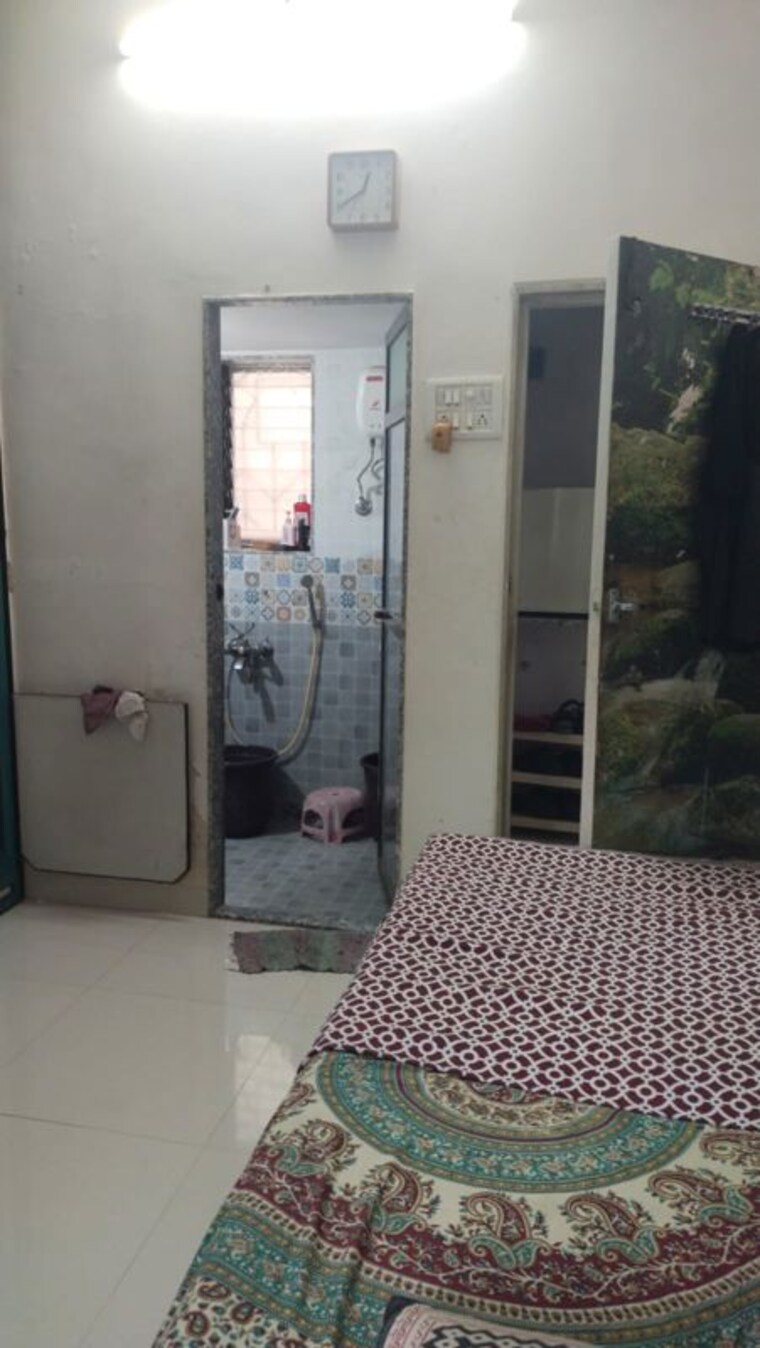 Bathroom, kurla east Pg For Boys In Kurla East 9931315
