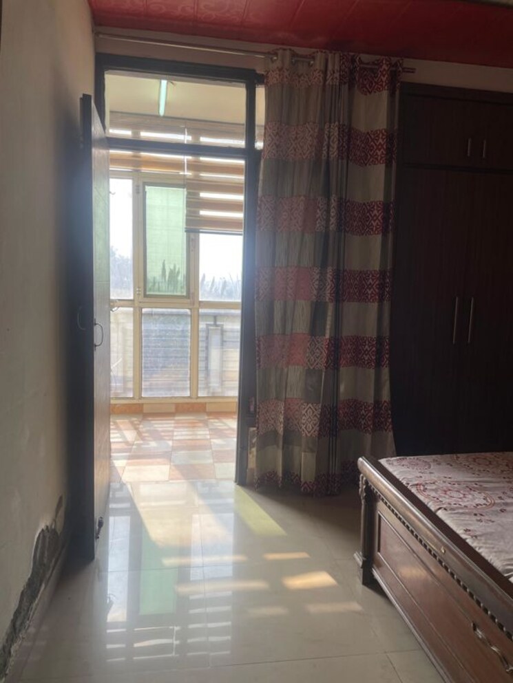 Room, vip road 3 Bedroom 1750 Sq.Ft. Apartment In Vip Road Zirakpur 9931317