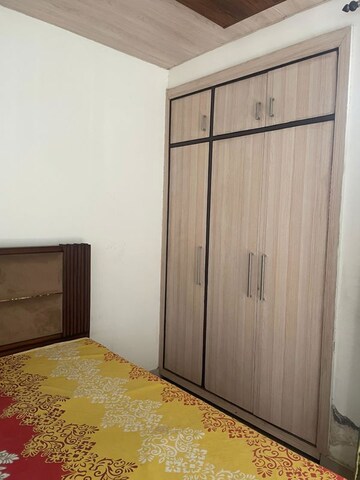 Room in 3 BHK Apartment at Vip Road – for Rent