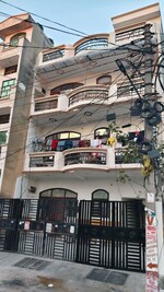 3 BHK + Pooja Room 135 Sq.Yd. Builder Floor in Govindpuram