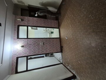 Furnished Amenities in 2.5 BHK Builder Floor at Mayur Vihar – for Sale