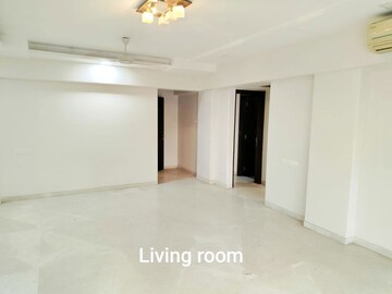 Room in 3 BHK Apartment at Eminente I, Khar West – for Rent
