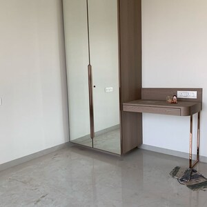 Room in 3 BHK Apartment at Shraddha Elite, Poisar – for Rent