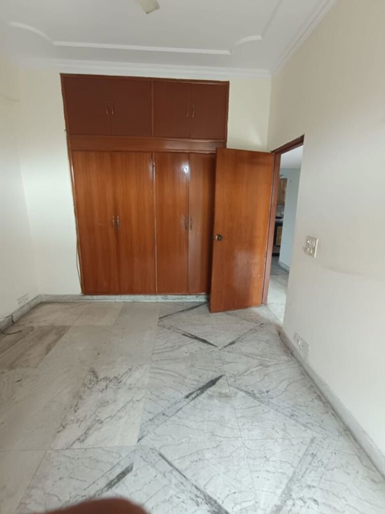 Room, the-crescent 3 Bedroom 1650 Sq.Ft. Apartment In Sector 50 Noida 9931363