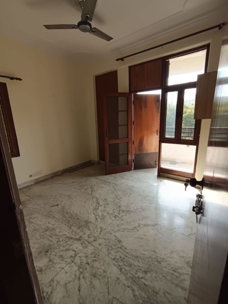 Room, the-crescent 3 Bedroom 1650 Sq.Ft. Apartment In Sector 50 Noida 9931363
