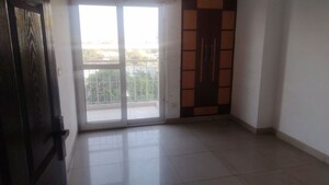 Room in 2.5 BHK Apartment at Mahagun Maple, Sector 50 – for Sale