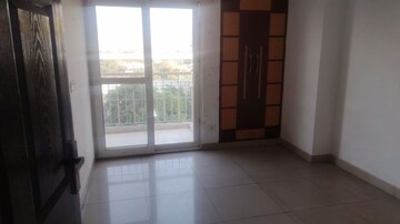 Room in 2.5 BHK Apartment at Mahagun Maple, Sector 50 – for Sale